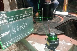 設備メンテナンスの作業風景
